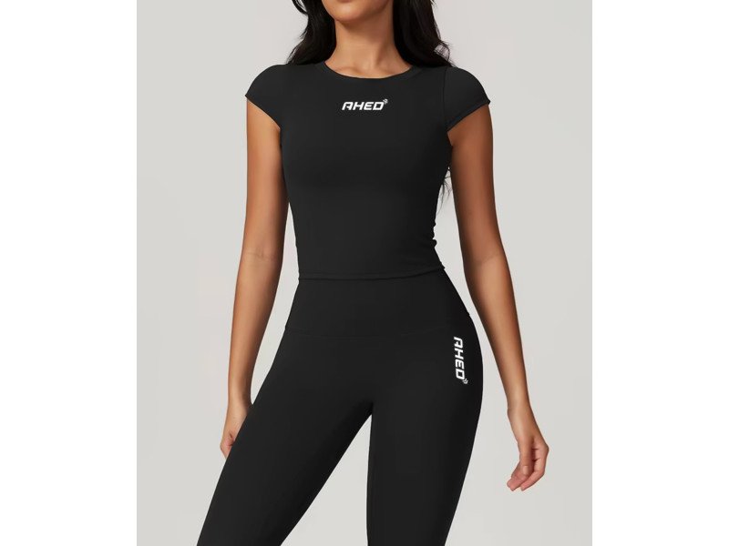 بلوزة من مجموعة كلاودسوفت - أسود أونيكس (مقاس متوسط)