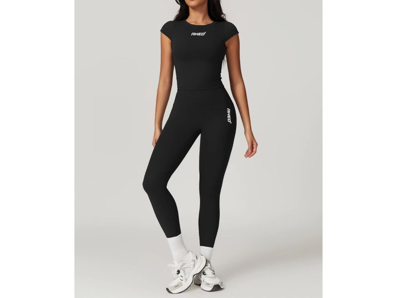 بلوزة من مجموعة كلاودسوفت - أسود أونيكس (مقاس متوسط)