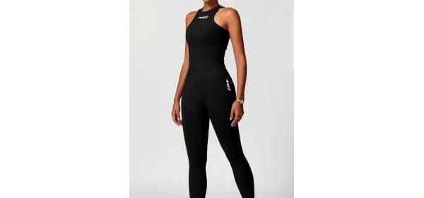 بلوزة من مجموعة سكلبت - أسود (مقاس كبير) بلوزة من مجموعة سكلبت - أسود (مقاس كبير)