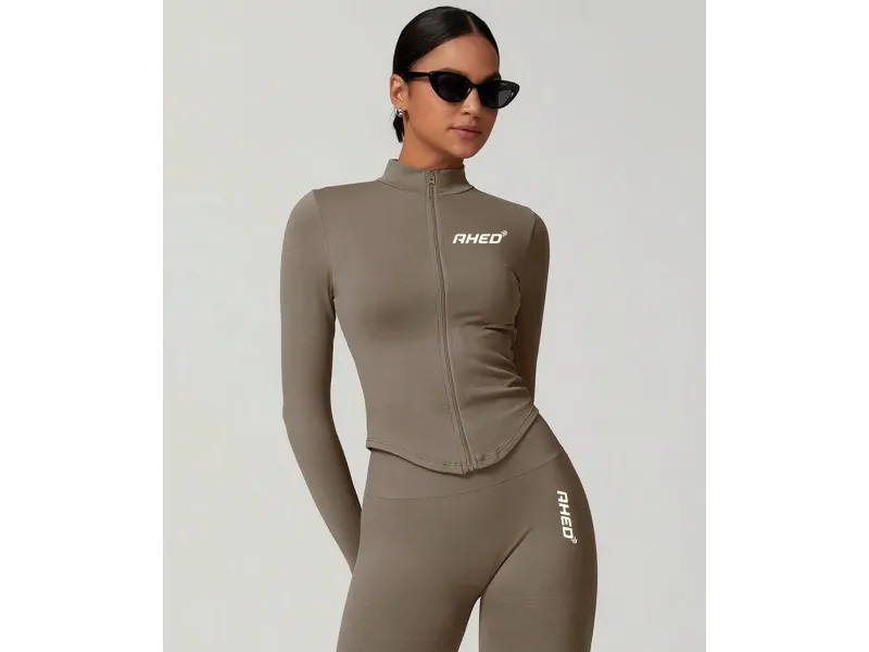 جاكيت من مجموعة سكلبت - بني داكن (مقاس كبير) جاكيت من مجموعة سكلبت - بني داكن (مقاس كبير)