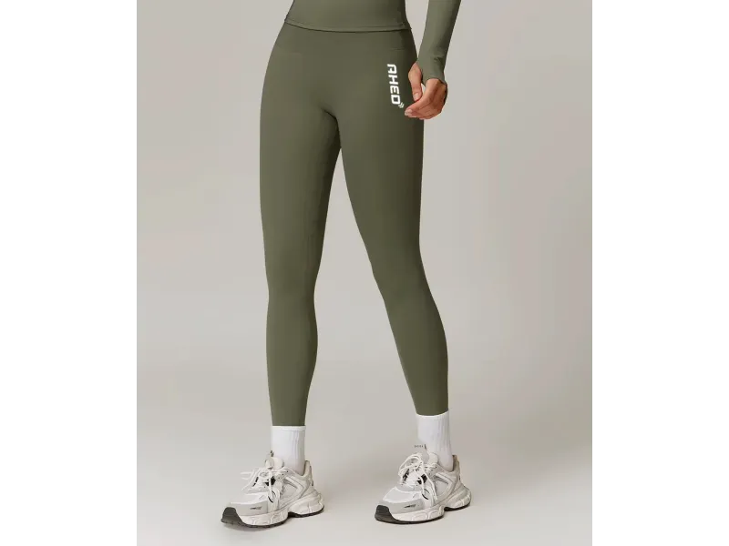 بنطلون ضيق من مجموعة كلاودسوفت - أخضر عسكري (مقاس متوسط)