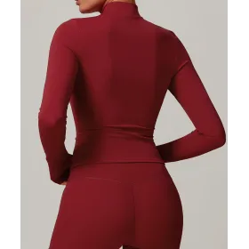 جاكيت من مجموعة كلاودسوفت - أحمر كرزي (مقاس كبير) جاكيت من مجموعة كلاودسوفت - أحمر كرزي (مقاس كبير)