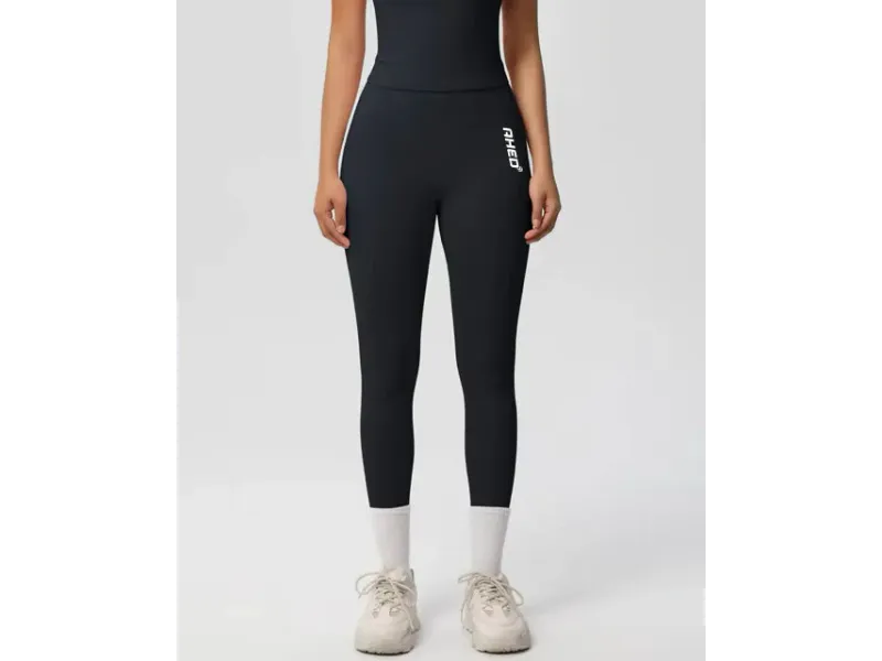 بنطلون ضيق من مجموعة كلاودسوفت - أسود أونيكس (مقاس كبير)